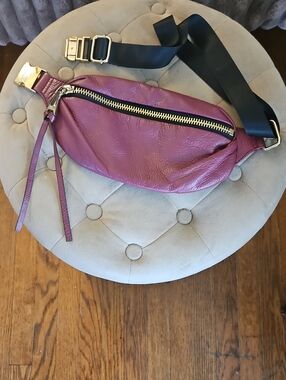 AIMEE KESTENBEEG Pebbled Leather Waist/Crossbody Pursette, Burgundy/Red EUC
